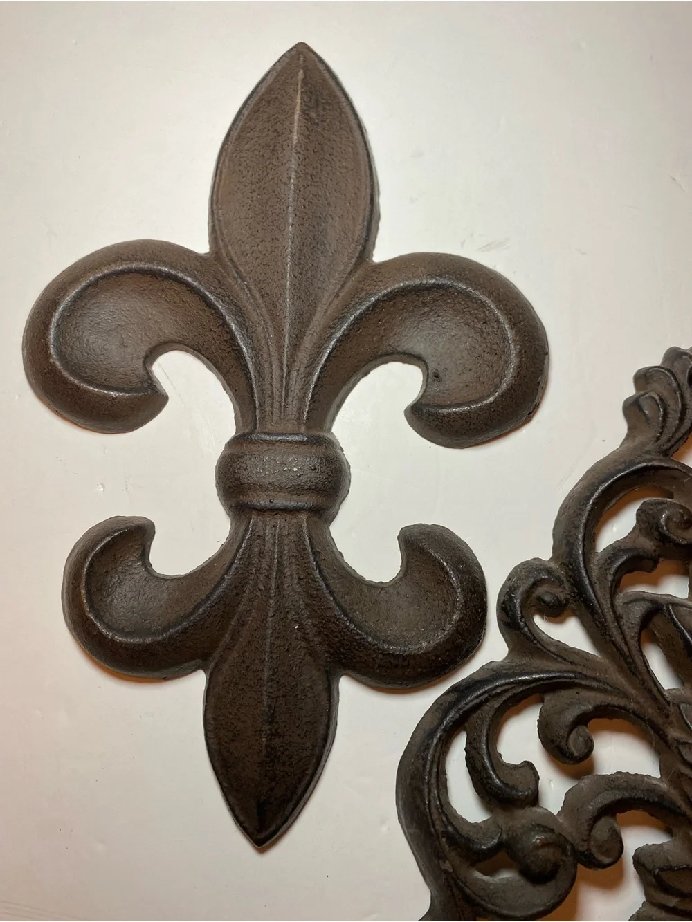 Decorative Fleur-de-Lis & Filigree Wall Plaques - Black/Dark Brown.